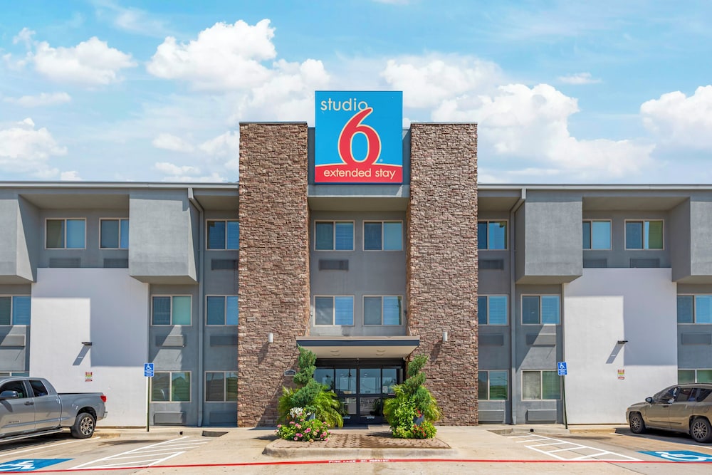 Studio6 Plano, TX 6/74