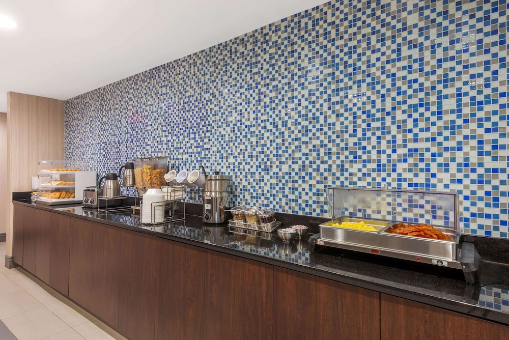 La Quinta Inn & Suites by Wyndham Aberdeen-APG 26/34