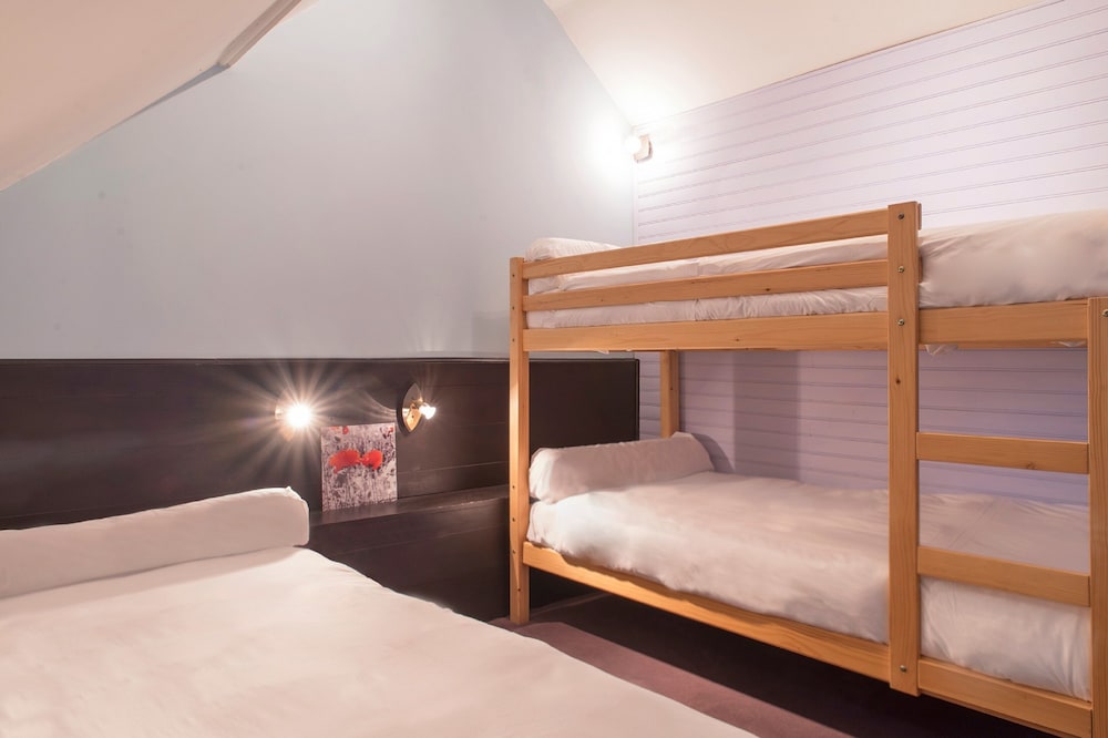 INTER-HOTEL LES COQUELICOTS 8/25