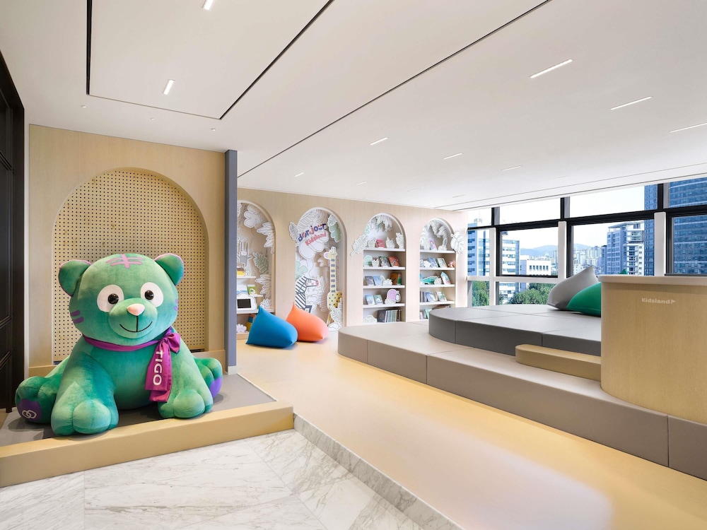 Sofitel Ambassador Seoul Hotel and Serviced Residences 65/71