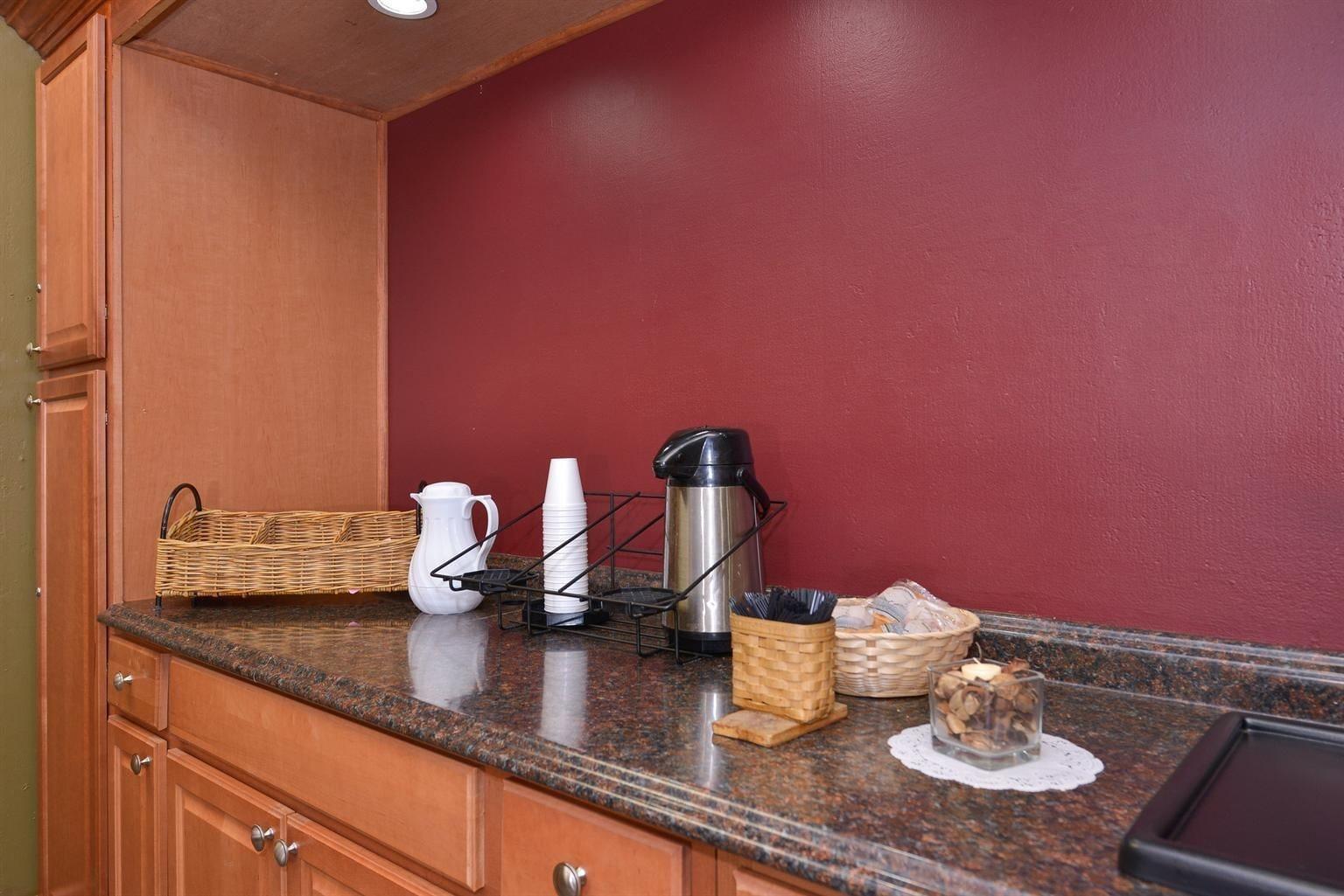 Americas Best Value Inn & Suites Kansas City 36/36