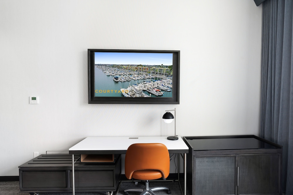 Courtyard by Marriott Marina del Rey 12/35