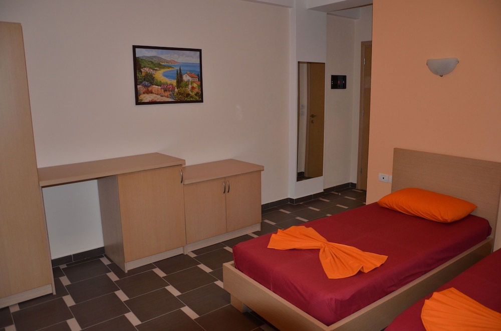 Arel Hotel 11/18