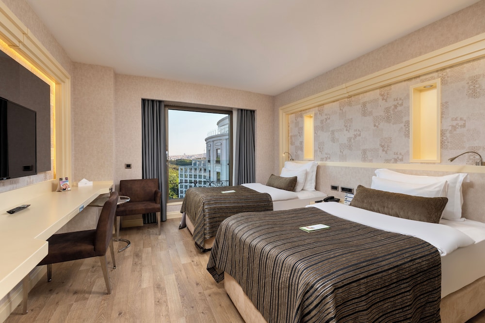 DELUXE, TWIN BEDS