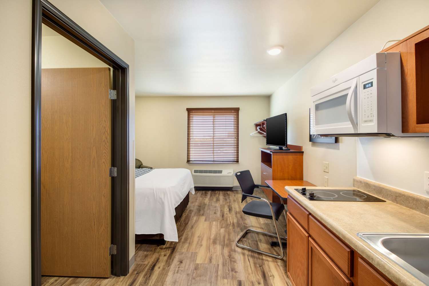 Efficiency, Queen Bed، Econo Lodge Burlington I-70 8/8