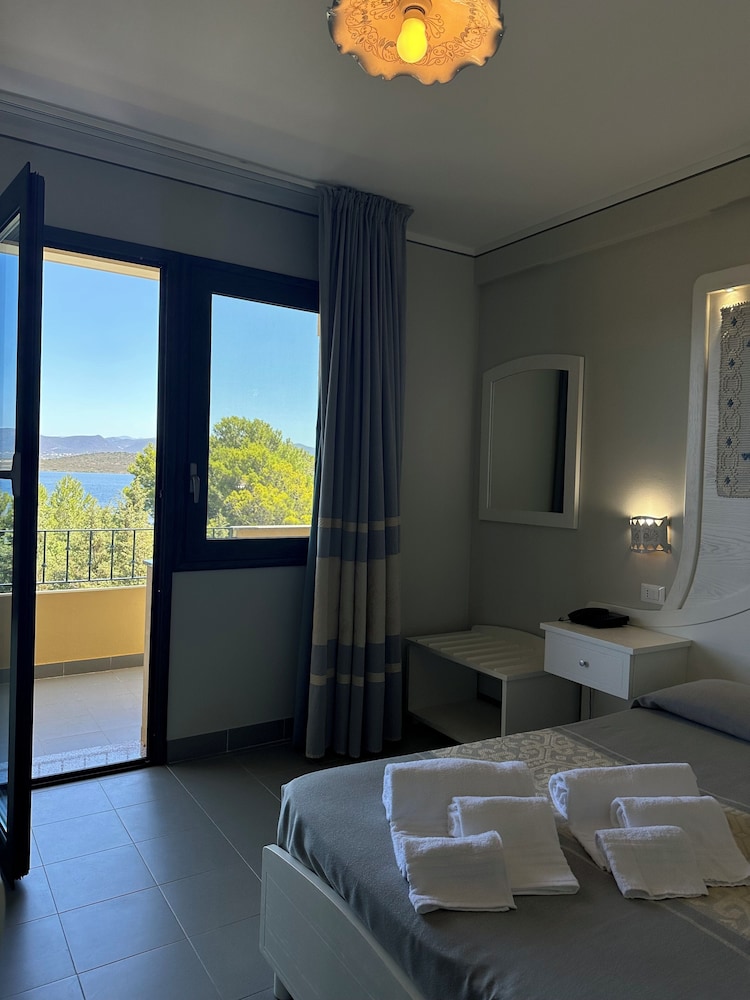 Panoramic, Queen Bed, Lagoon View، Corte Cala Dei Pini 2/5