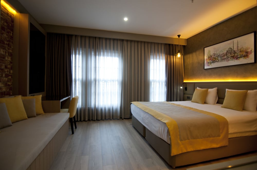 Hotel Seraglio 18/70