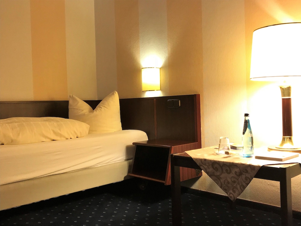 Hotel Senator 17/34