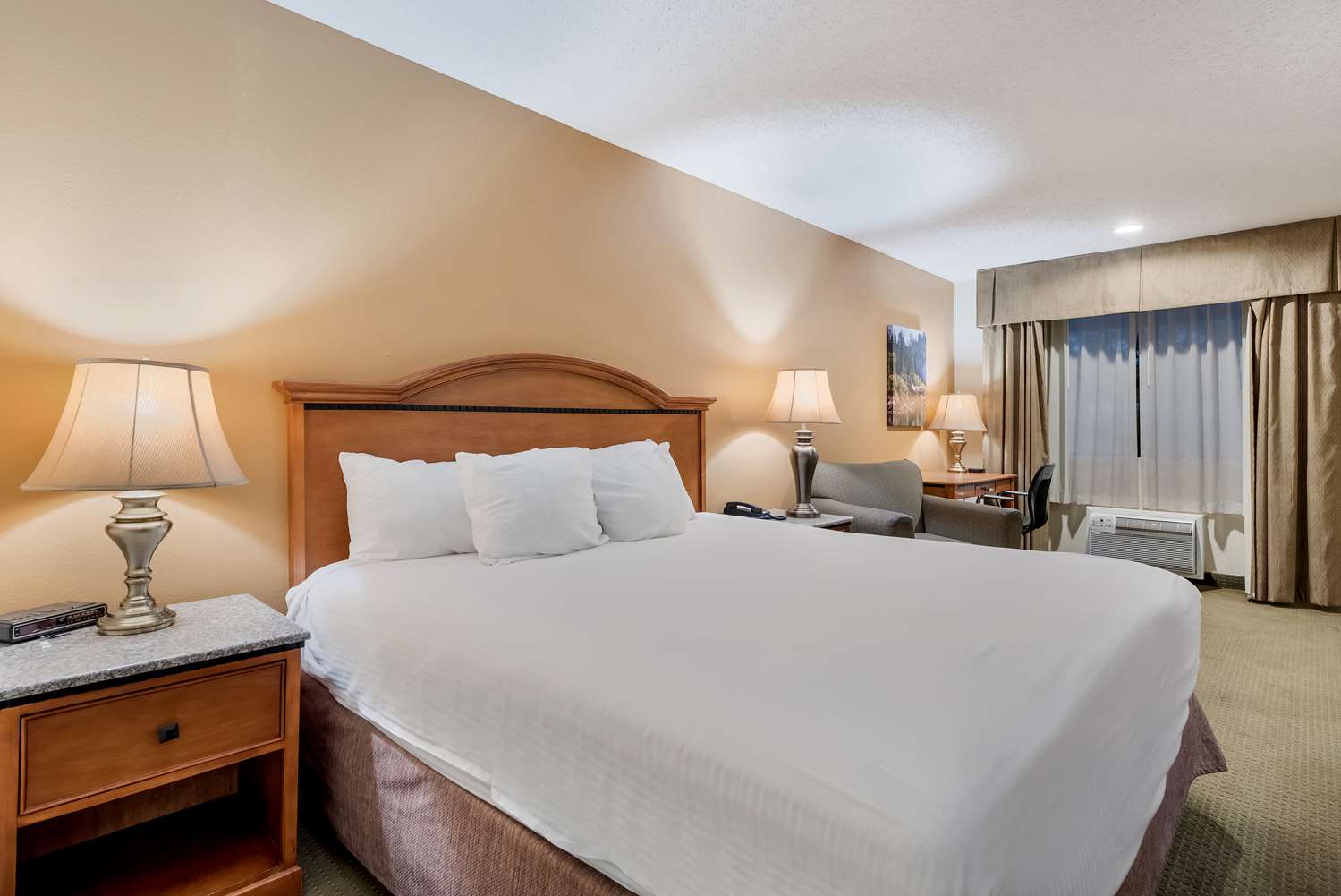 Upstairs, Executive, King Bed, Sofa