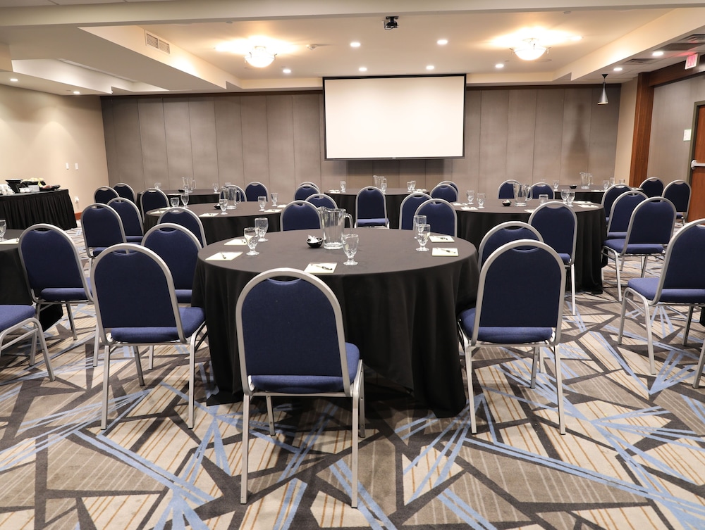 Doubletree By Hilton Omaha Southwest 49/54