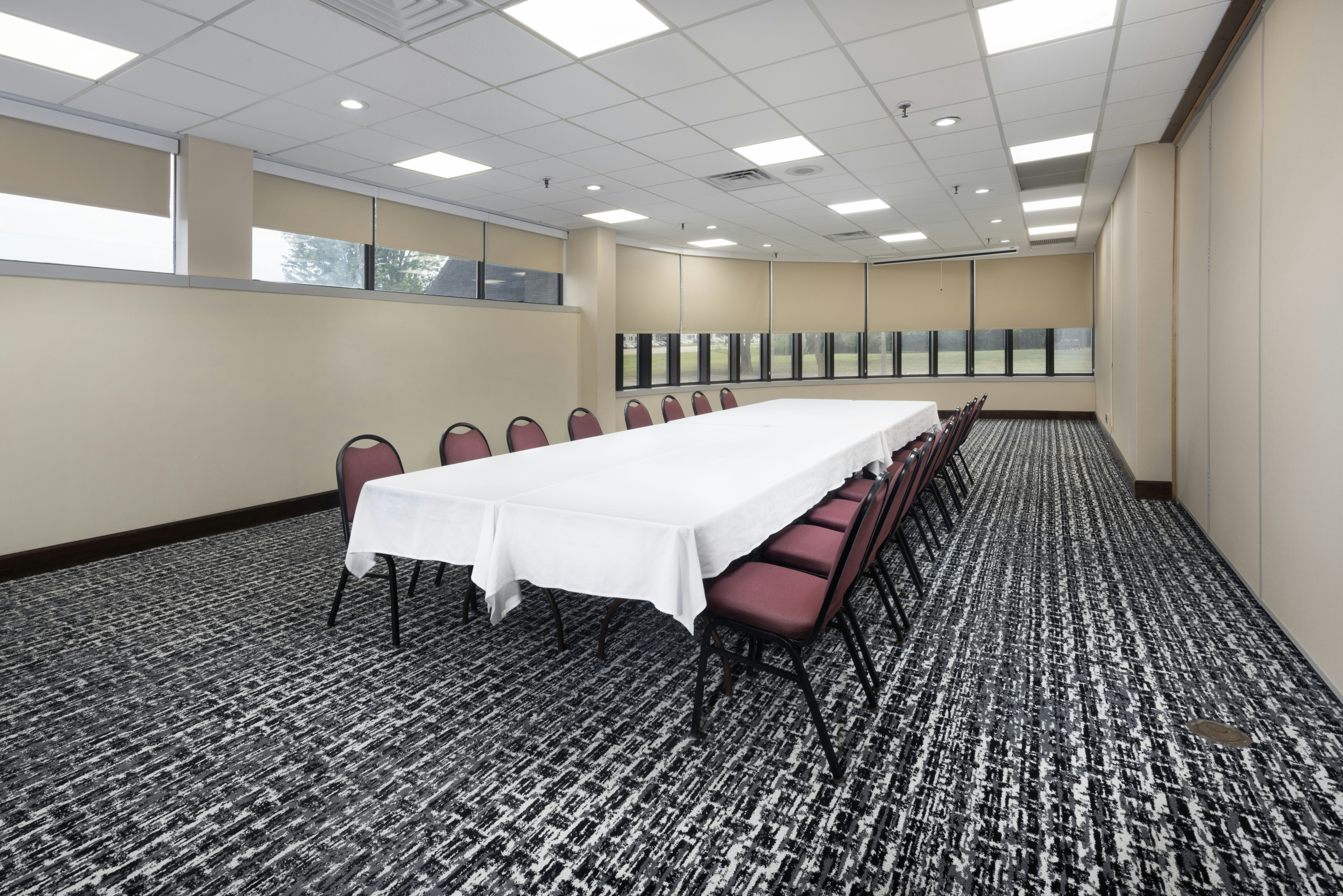DoubleTree by Hilton Manhattan, KS 12/29
