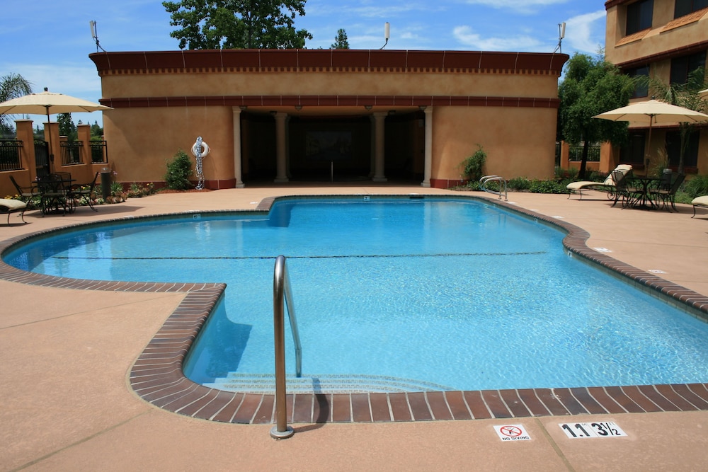 Holiday Inn Sacramento Rancho Cordova 11/77