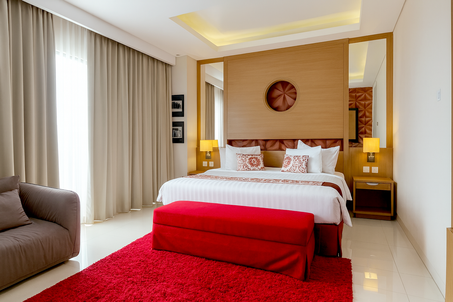 ROYAL, SUITE