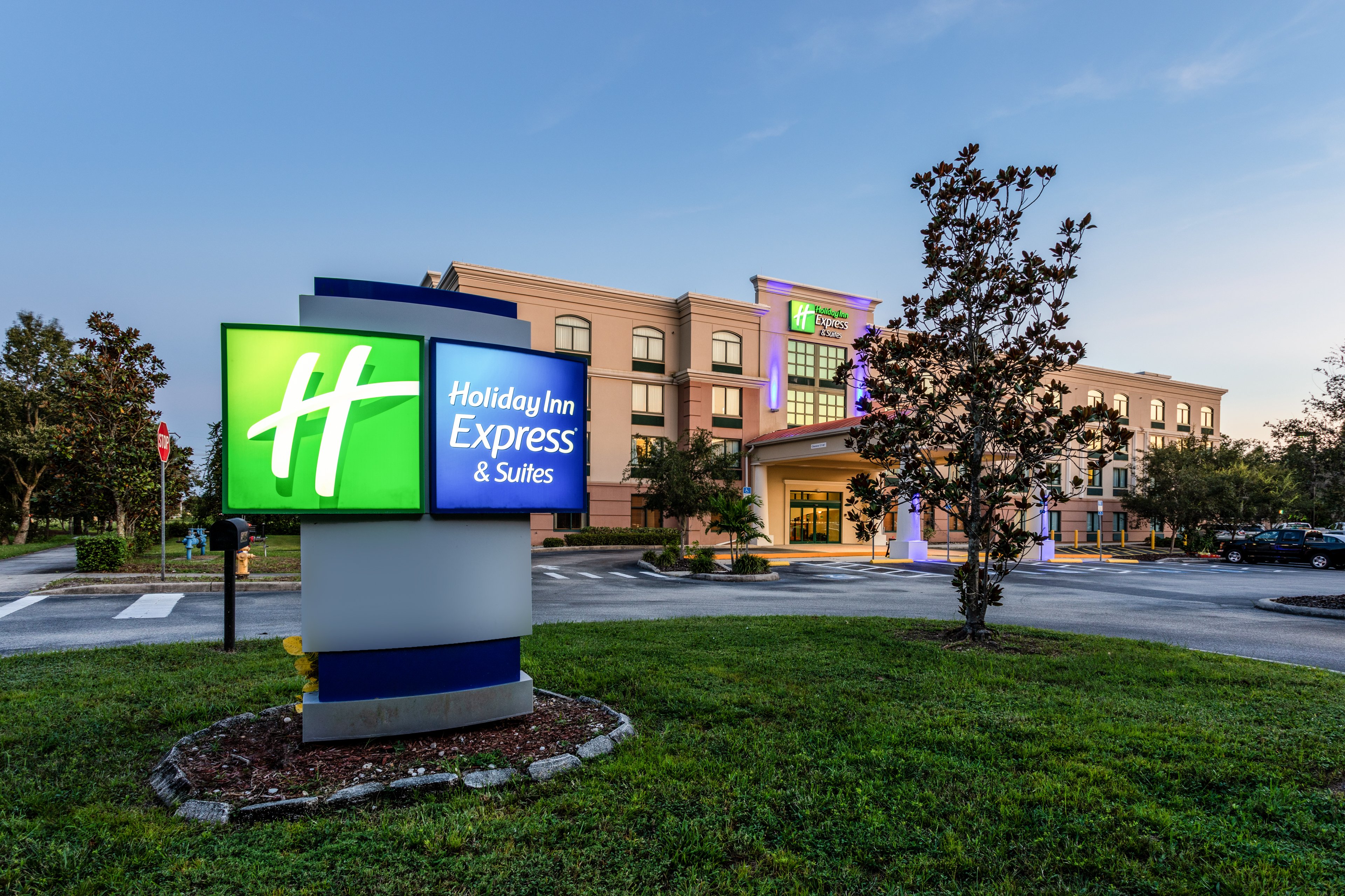 Holiday Inn Express & Suites Bradenton East-Lakewood Ranch 1/50