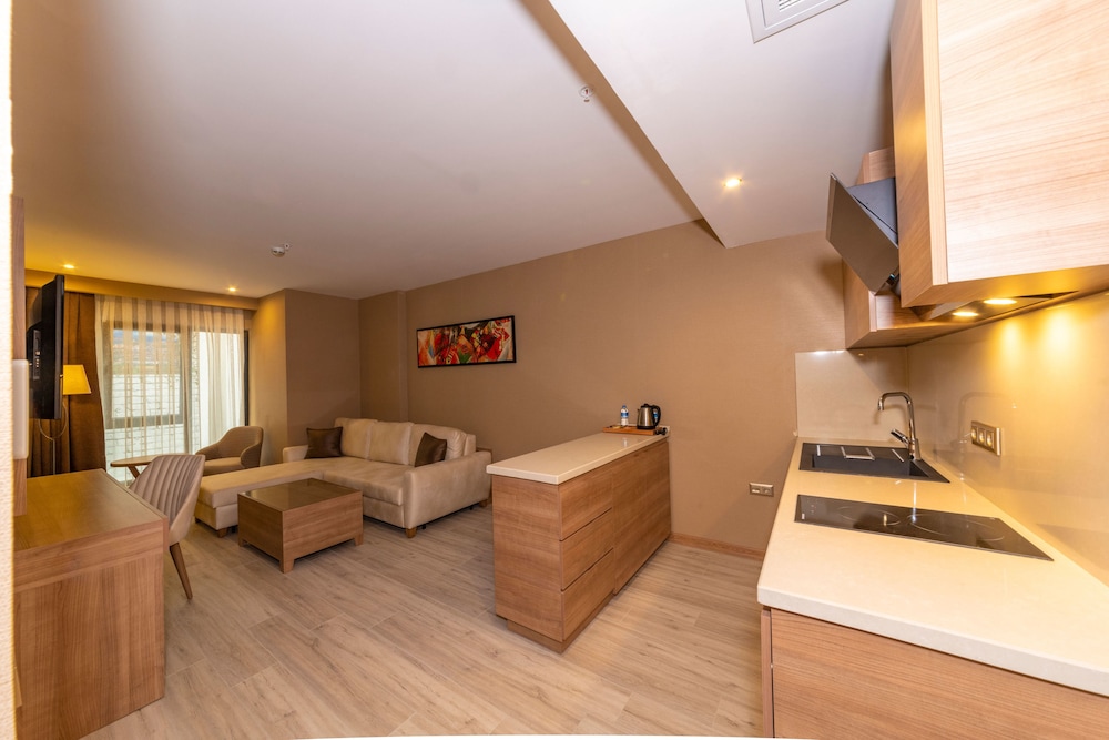 38 Hotel 19/64