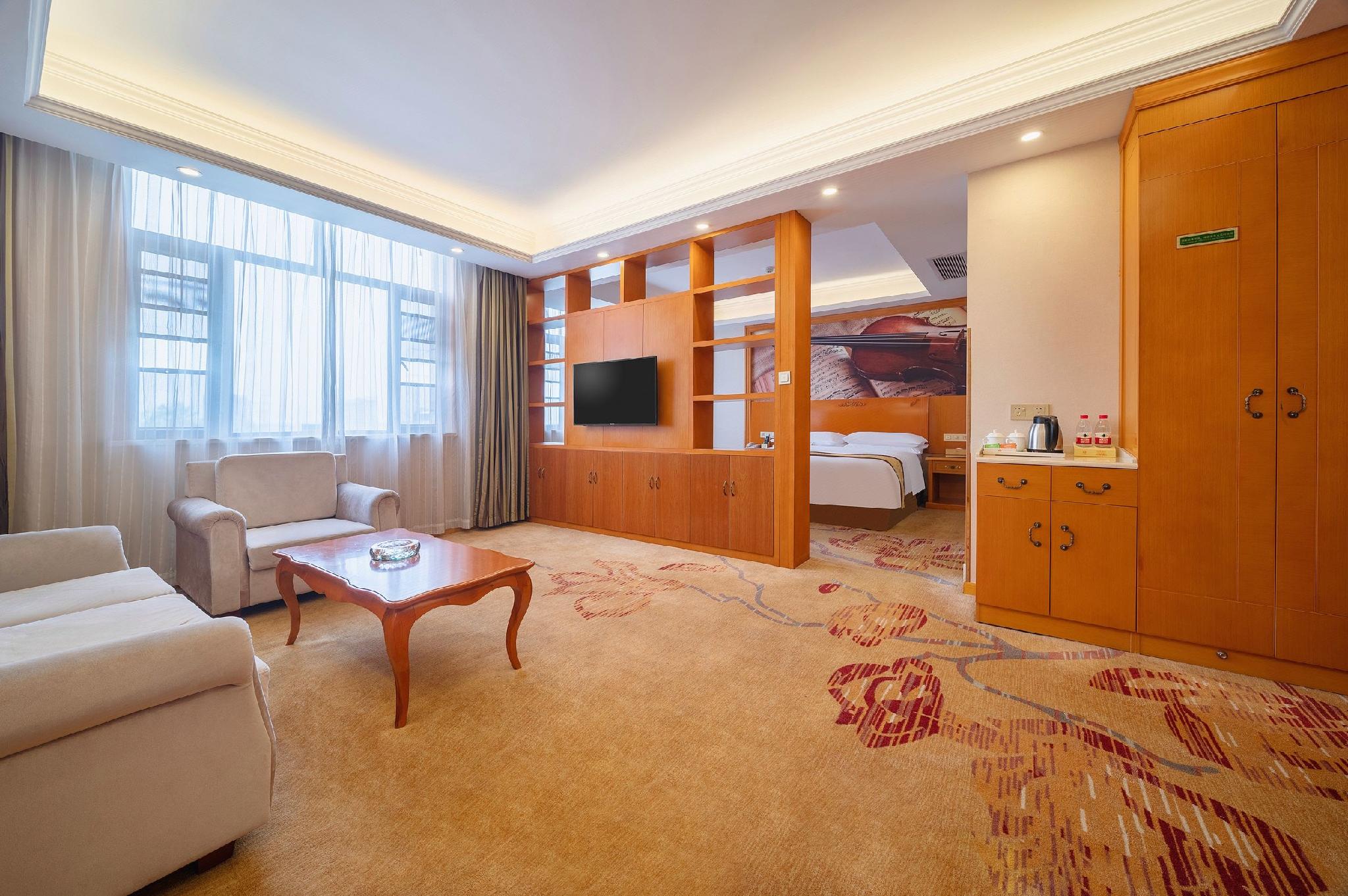 Vienna 3 Best Hotel (Wuhan Jinyinhu Branch) 7/24