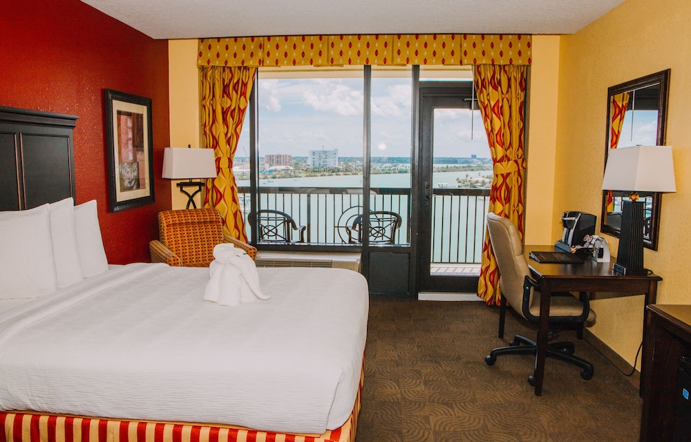 Pier House 60 Marina Hotel 34/67