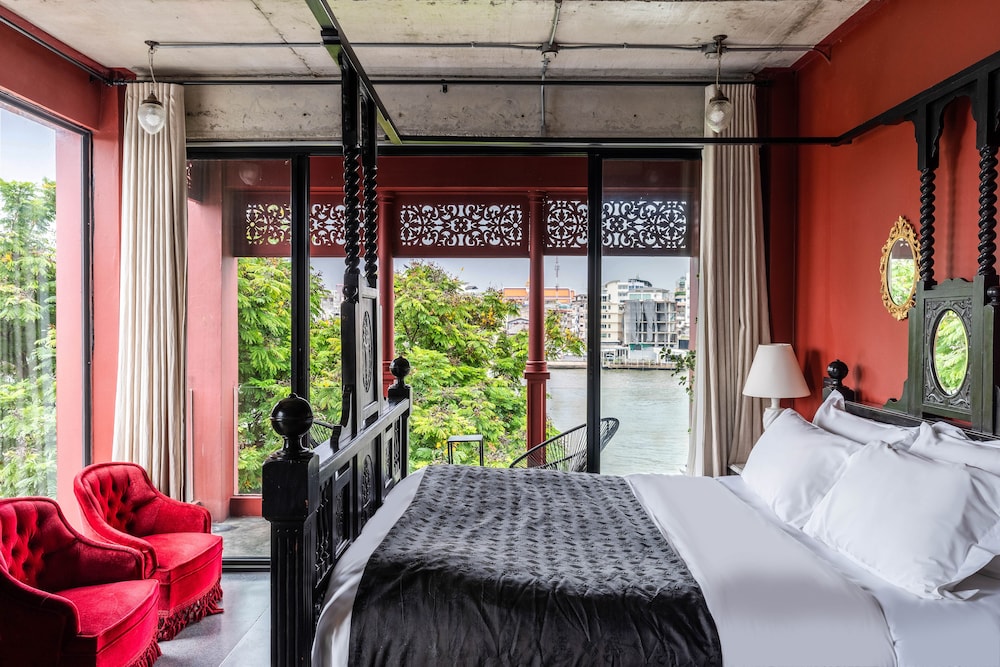 SUITE, RIVERSIDE