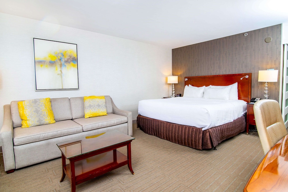 Sonesta Charlotte Lower South End 12/62