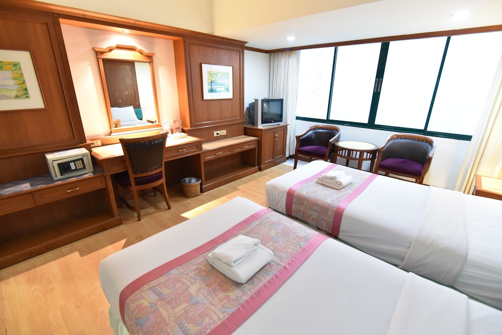 Asian Hotel Hatyai 35/72