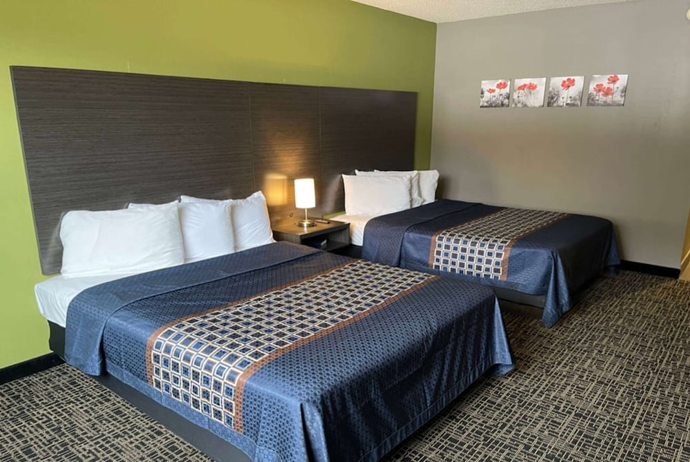 Wingate by Wyndham Lake George 26/63