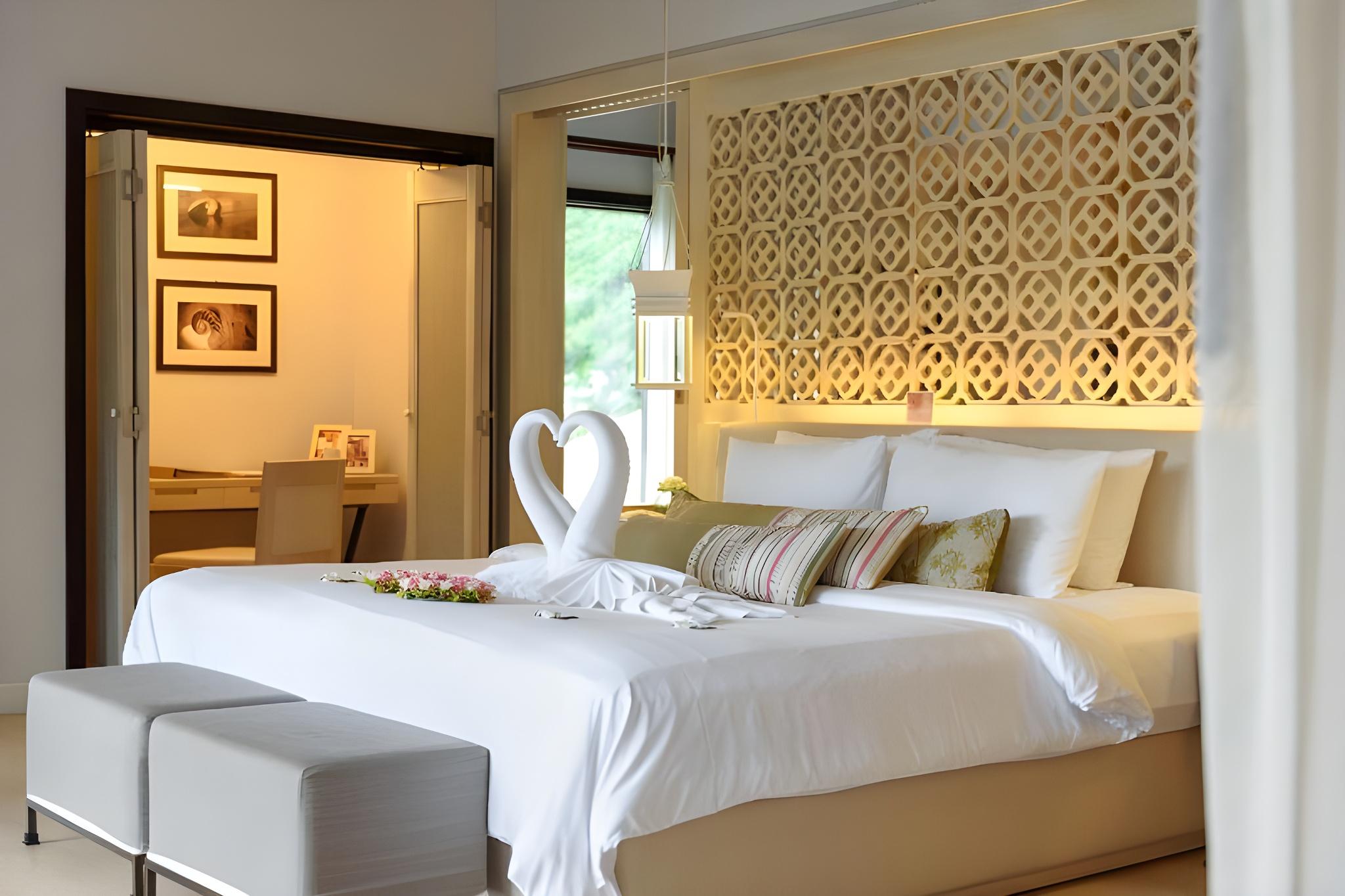 Room, Double or Twin Bed