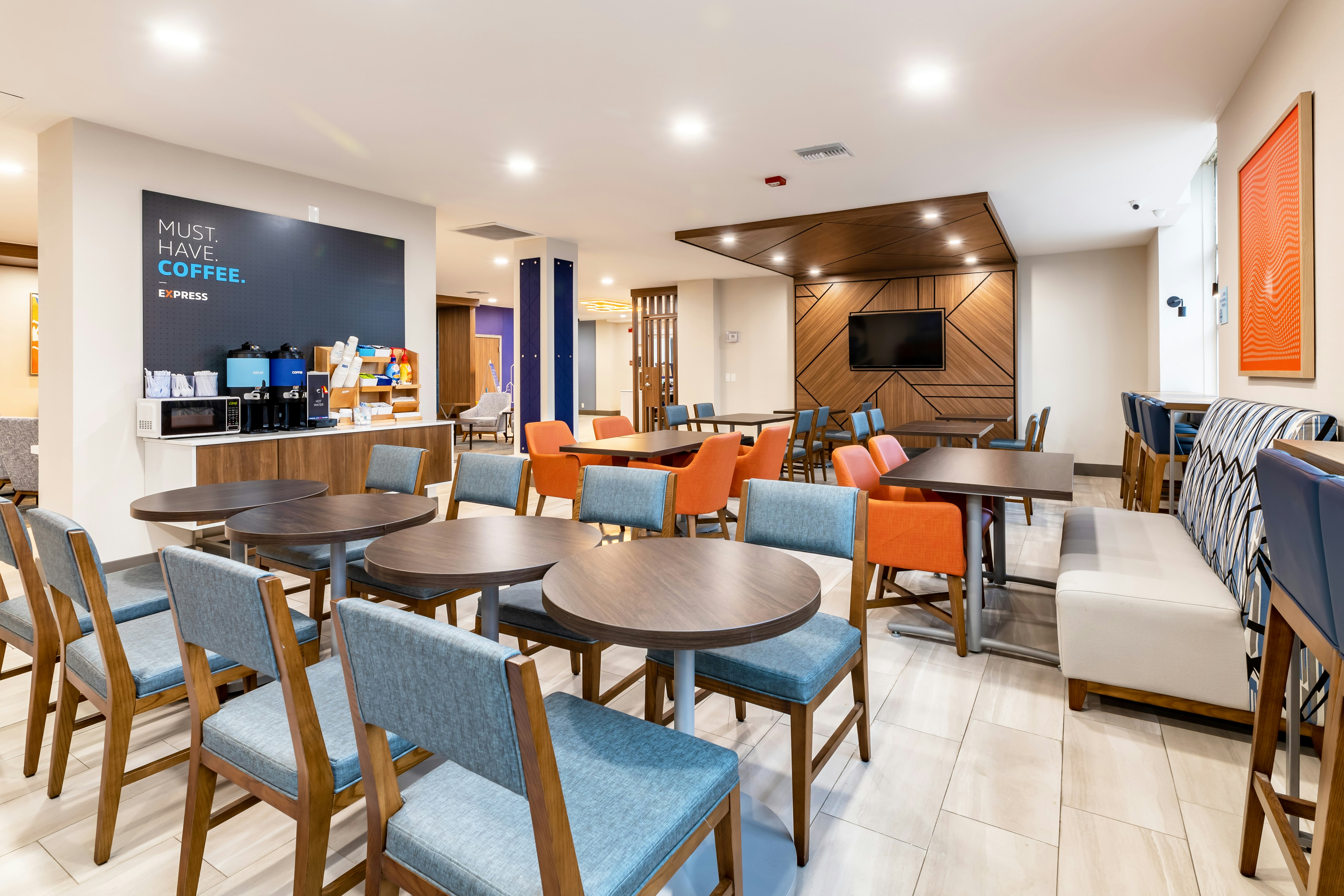 Holiday Inn Express Van Nuys 33/50