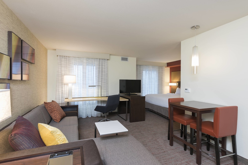 Residence Inn Milwaukee West 22/34
