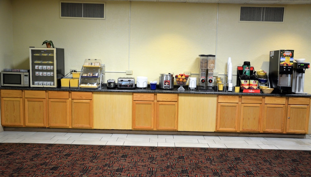 Columbus Grand Hotel and Banquet Center 8/33