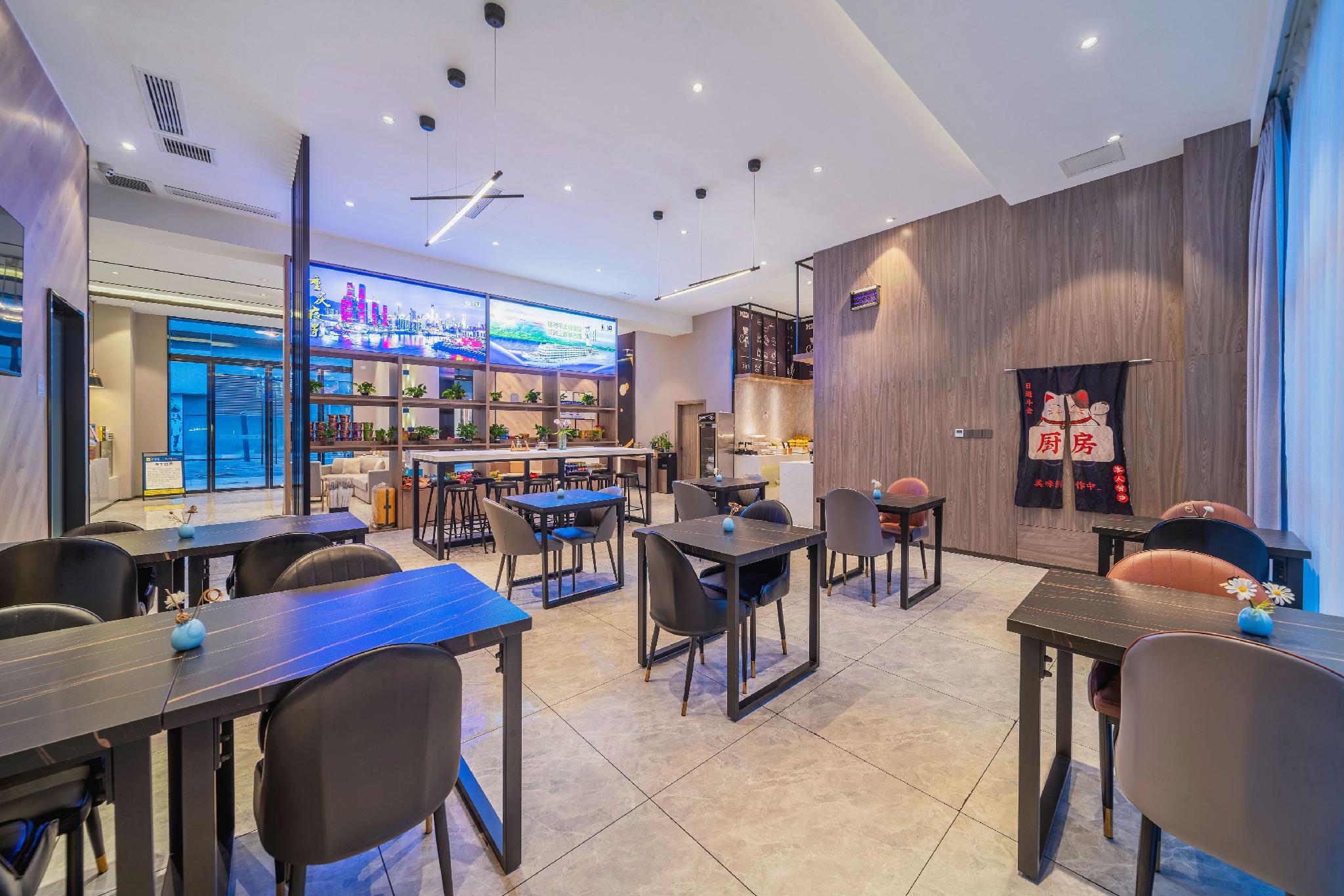 7 days premium hotel(Chongqing T3 terminal store) 43/55