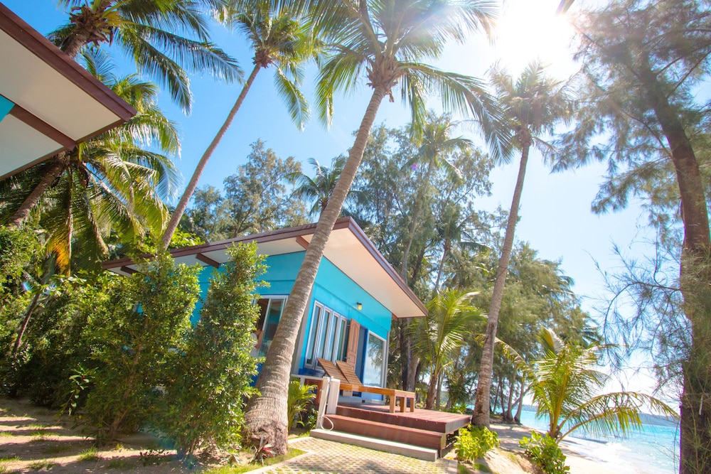Sea Far Resort 12/72