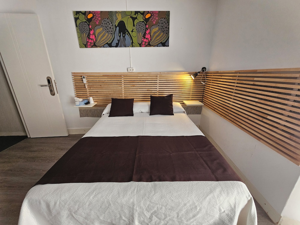 Room, Triple, 1 Double and 1 Single Bed, Private Balcony, Bathtub