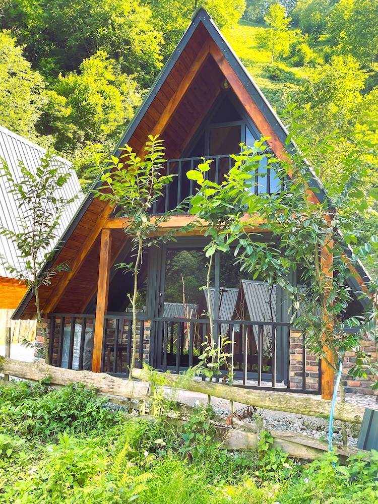 Tanura Bungalows 5/50