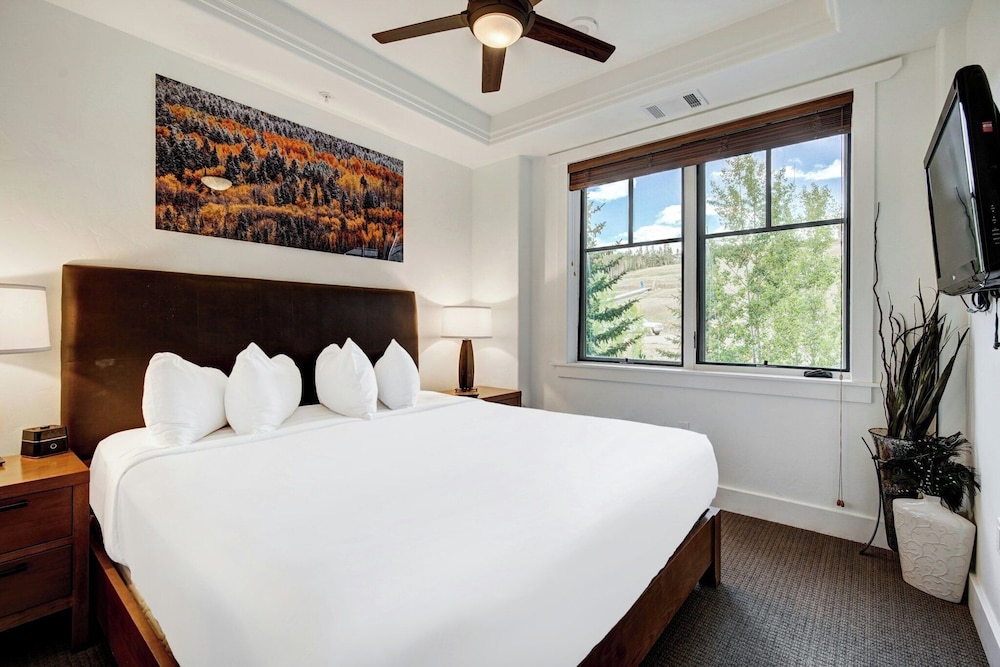 4 Bedrooms, Condominium, Condo, Platinum, King Bed, 3 Queen Beds, Sofa، One Ski Hill Place A Rockresort 4/10