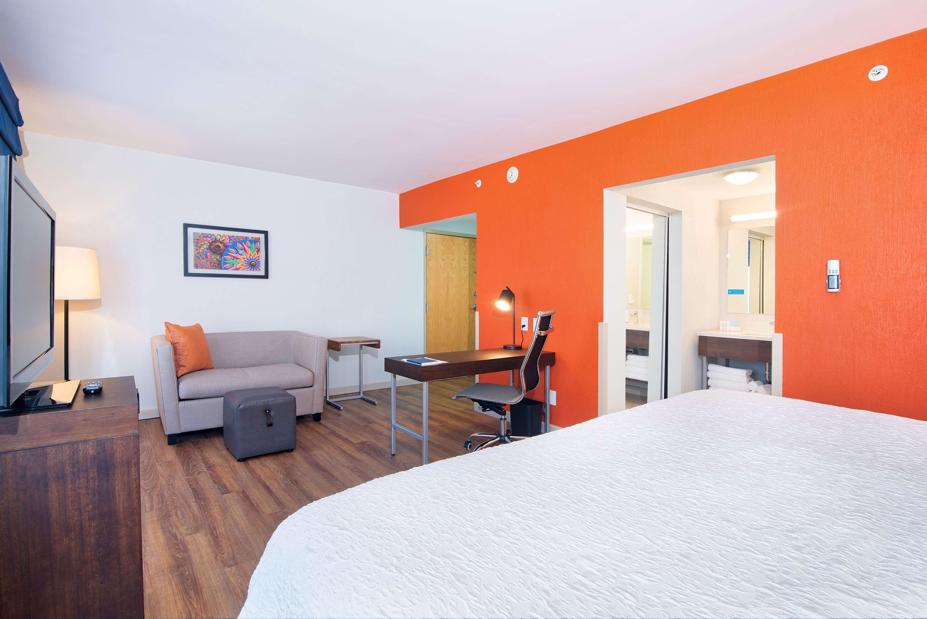 STUDIO, SOFA, ACCESSIBLE