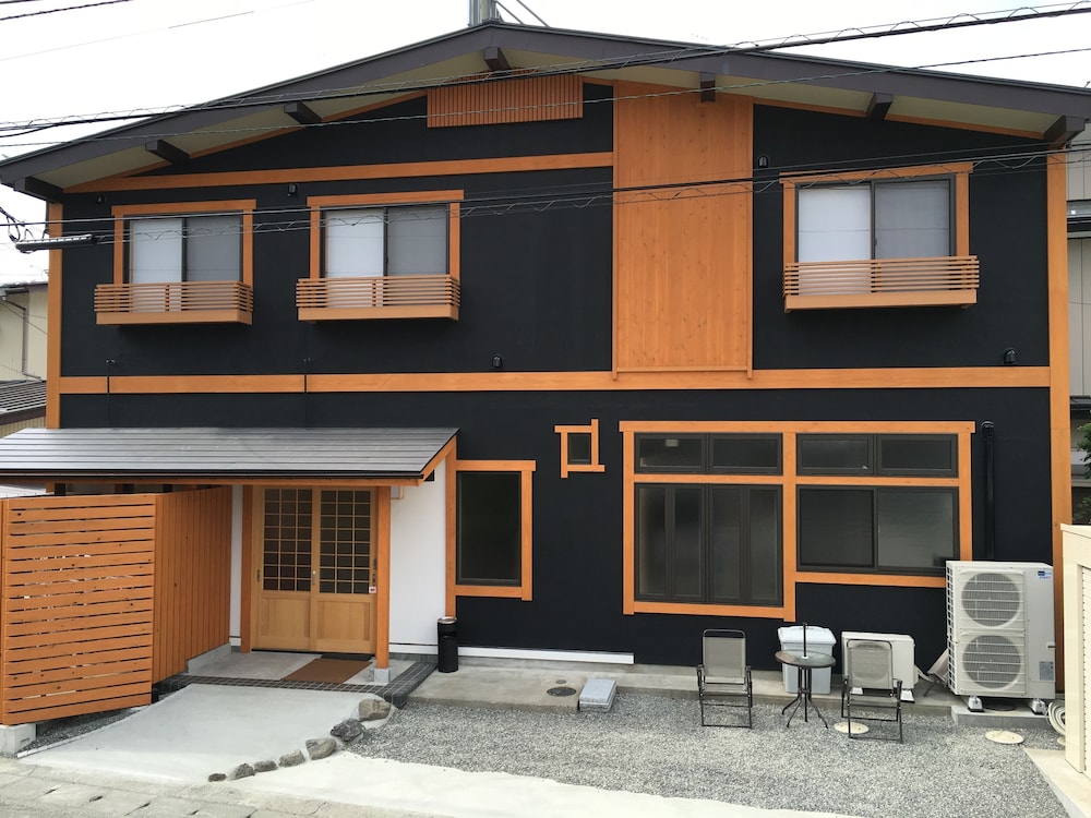 Guesthouse Orange Cabin 2/57