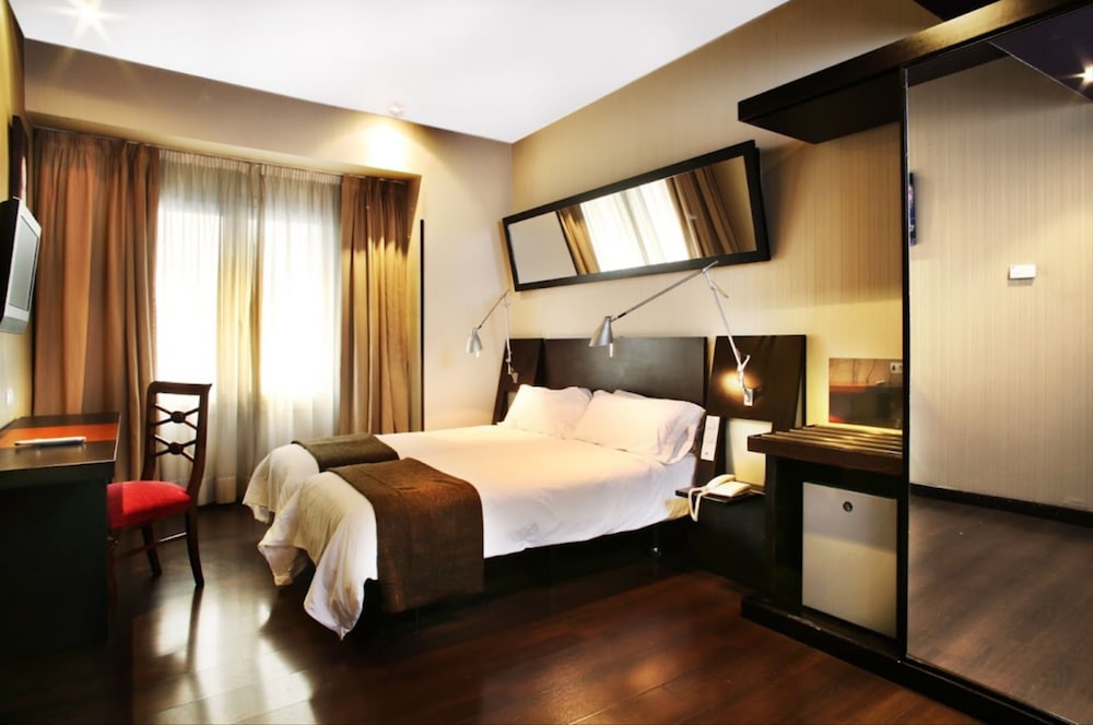 Hotel Avenida Gran Via 16/62
