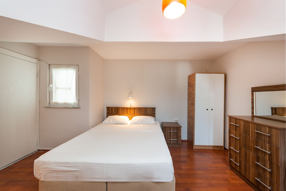 2 Bedrooms, Apartment, 1 Double and 4 Single Beds، Dualis Hotel 2/9