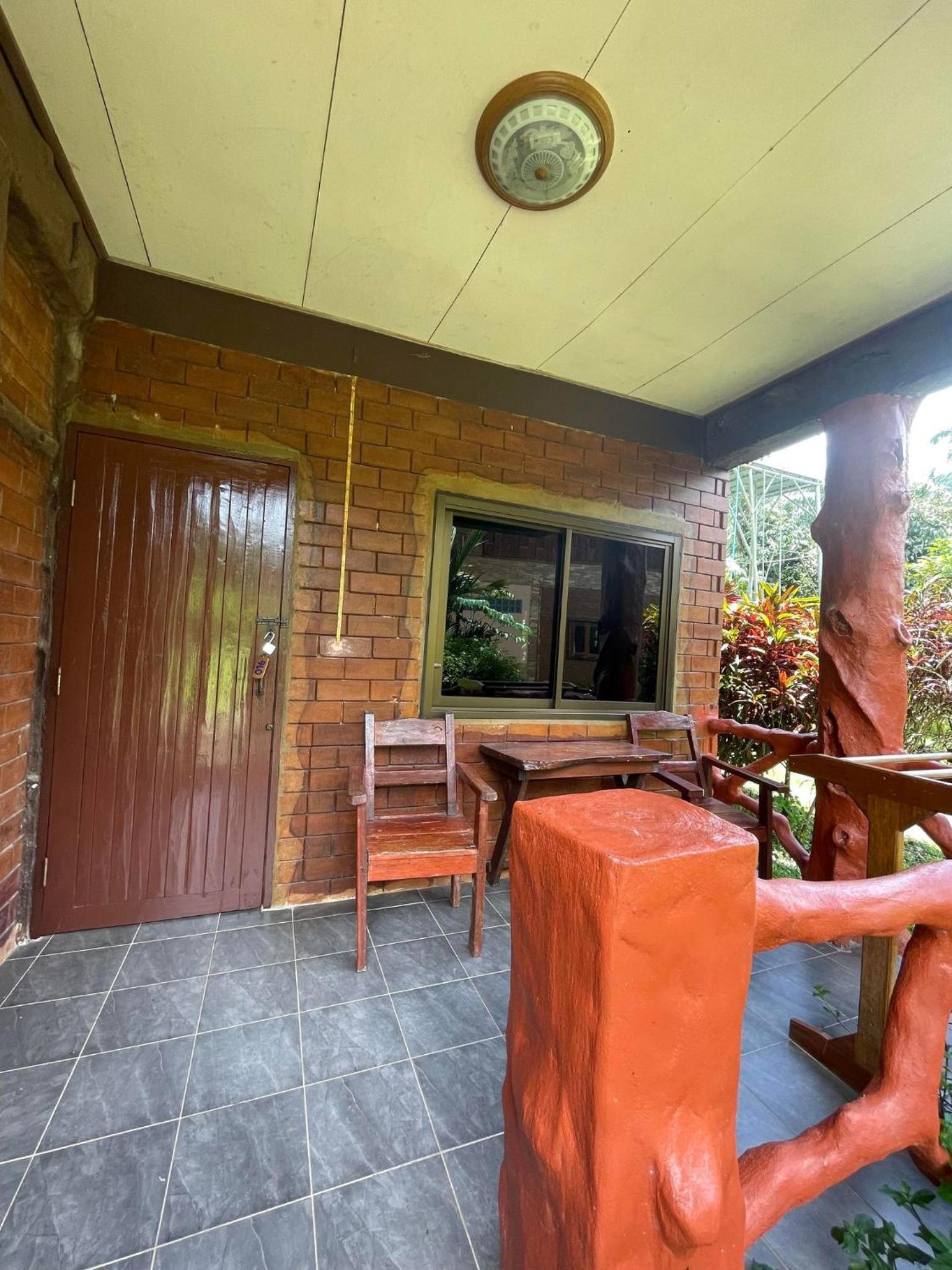 Nung House Bungalows Jungle Trekking 9/96