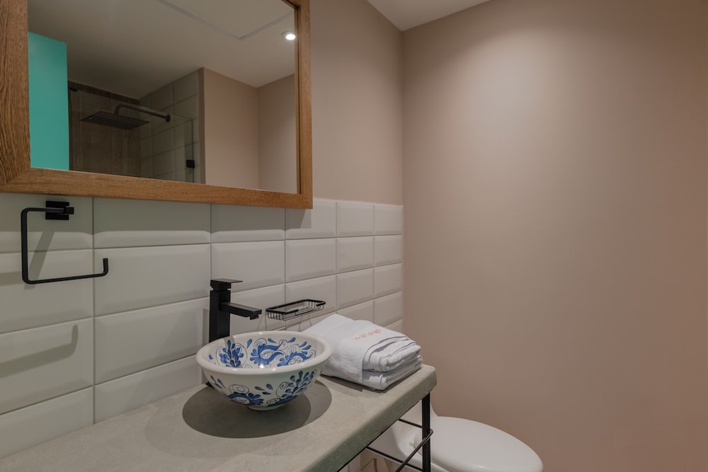 Masaya Medellin 29/33