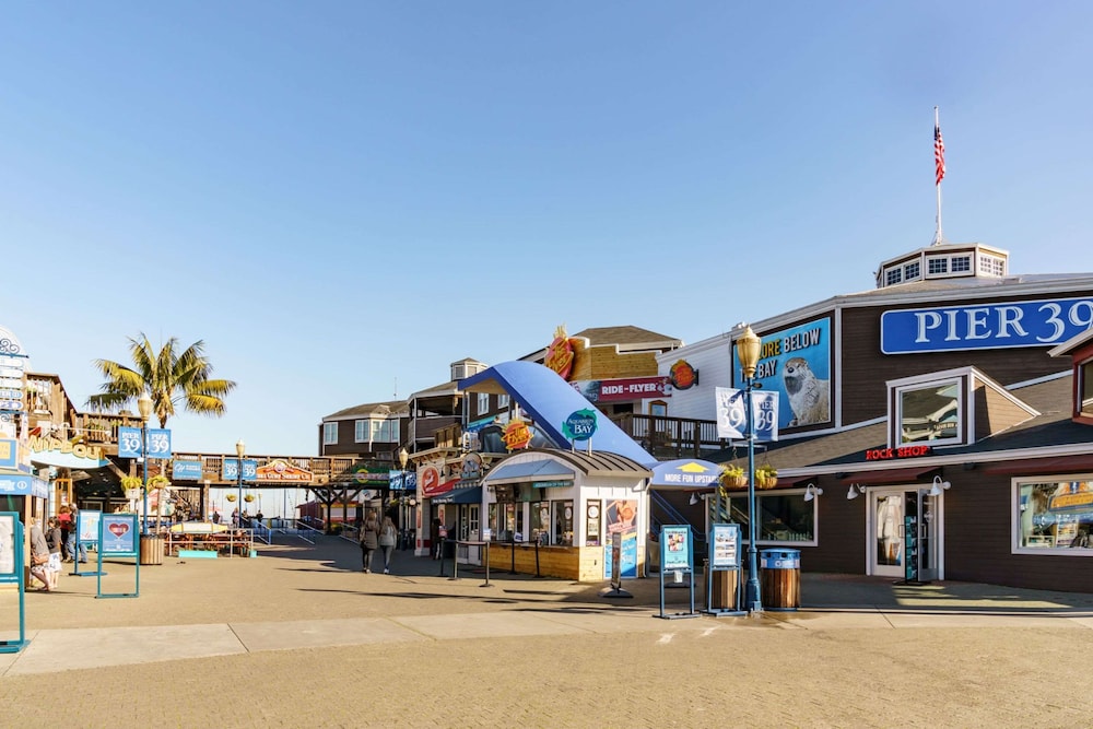 Hotel Caza Fishermans Wharf 33/50