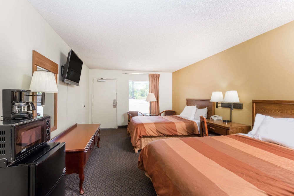Days Inn By Wyndham Fort Payne 11/27