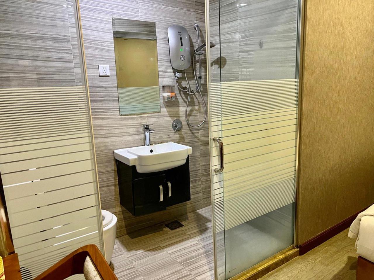 Fan Holiday Hotel 50/50