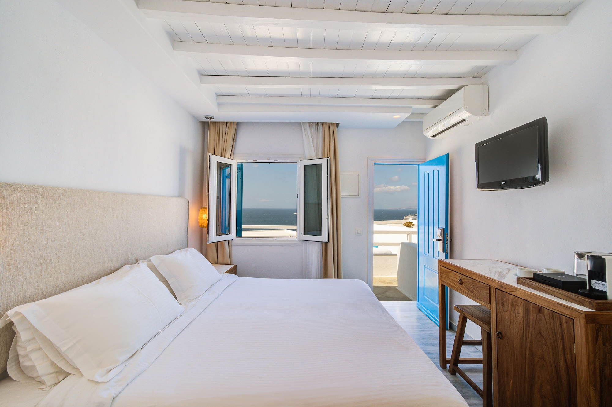 STANDARD, SEA VIEW