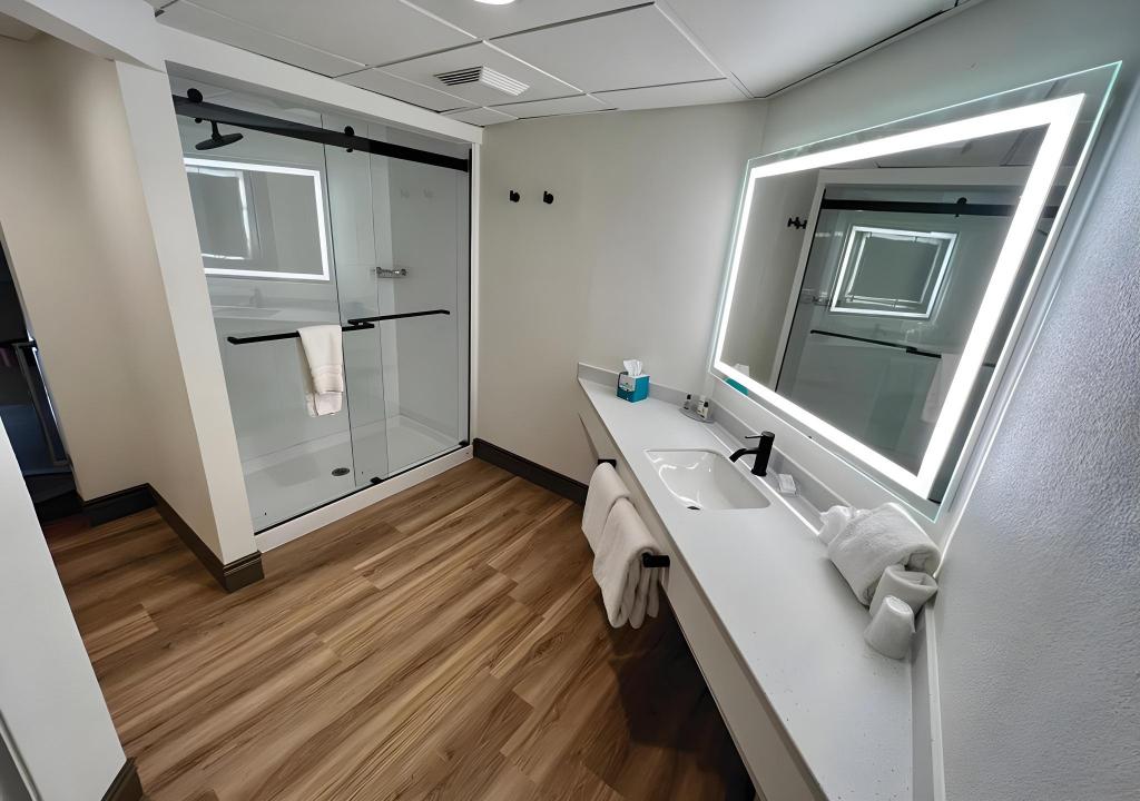 Tower, Suite, King Bed
