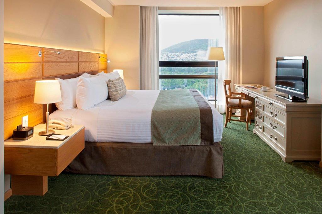 Ambassador, Penthouse Suite, King Bed, Club Lounge Access, High Floor