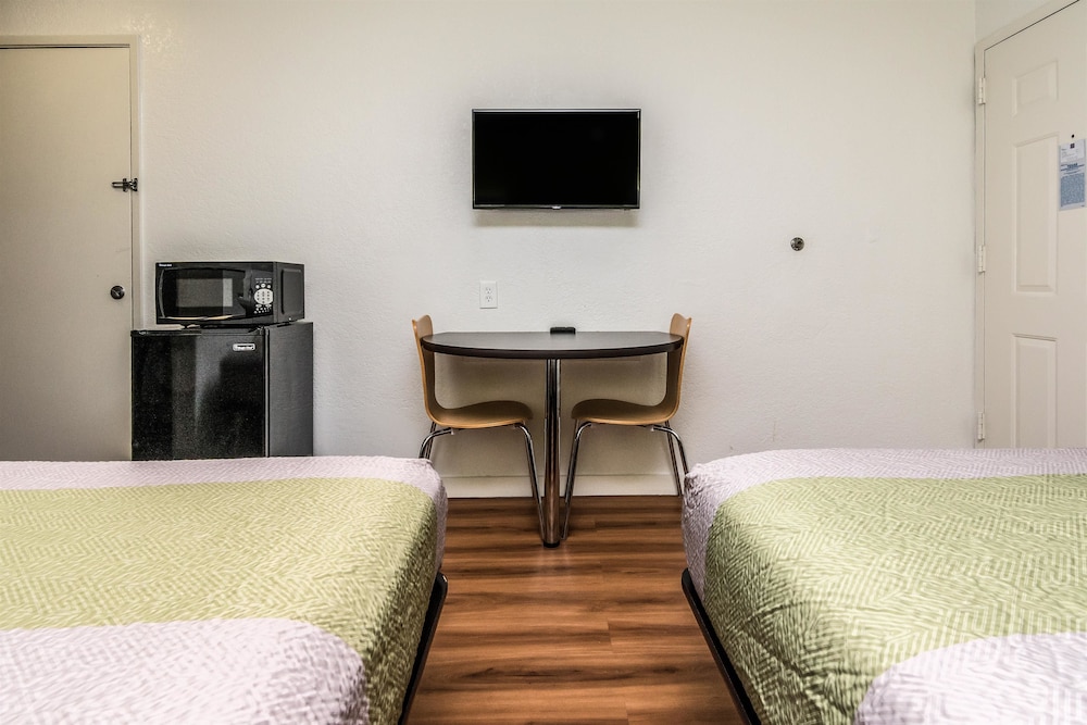 Motel6 Fort Worth, TX - North 28/33