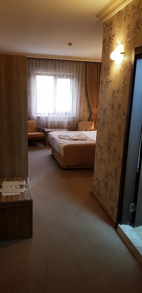 Hotel Capital 6/11