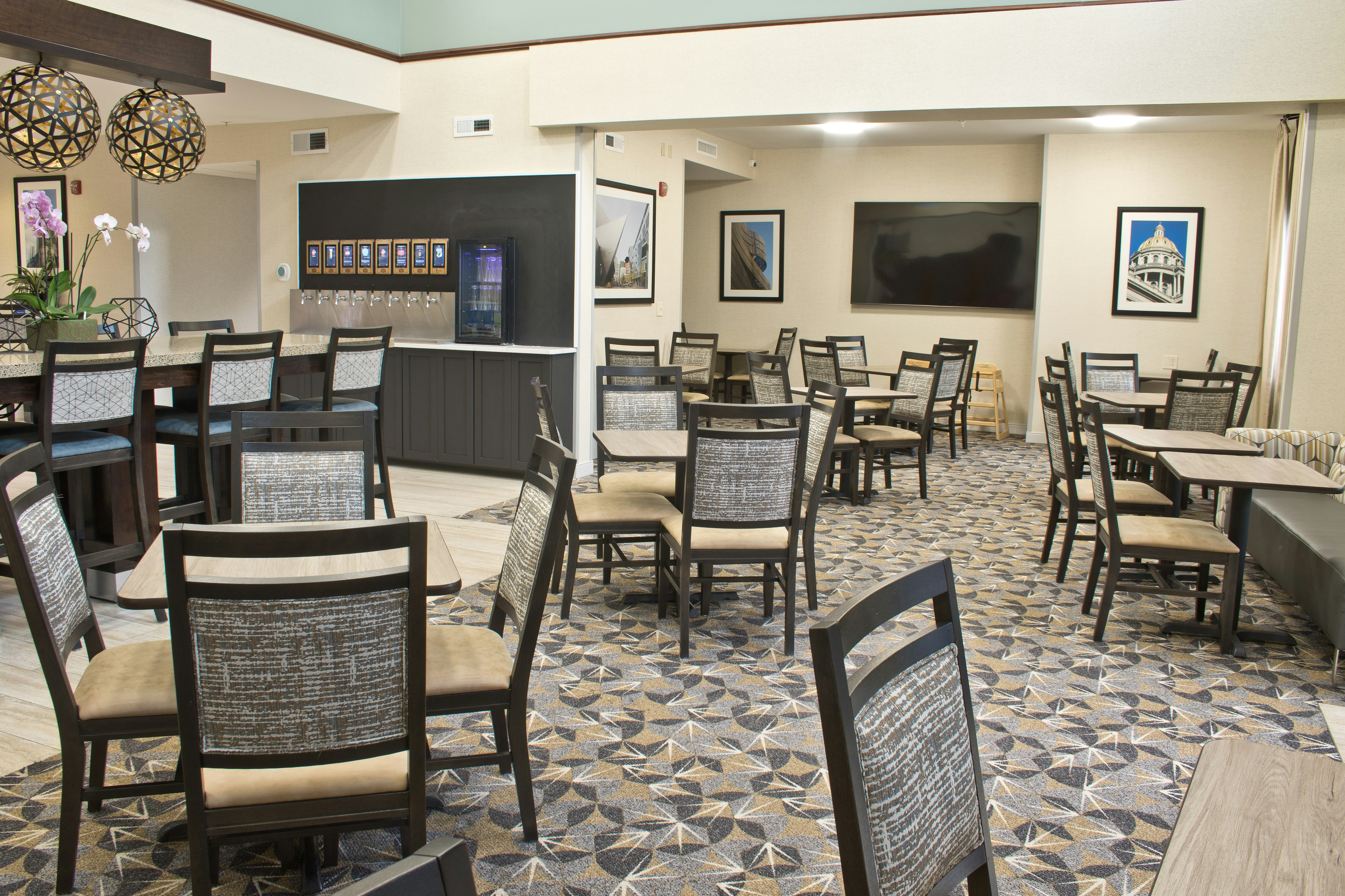 Hampton Inn Suites Denver Speer Boulevard 32/42