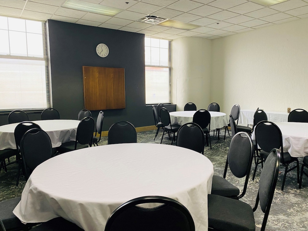 The Suites Hotel at Waterfront Plaza 40/50
